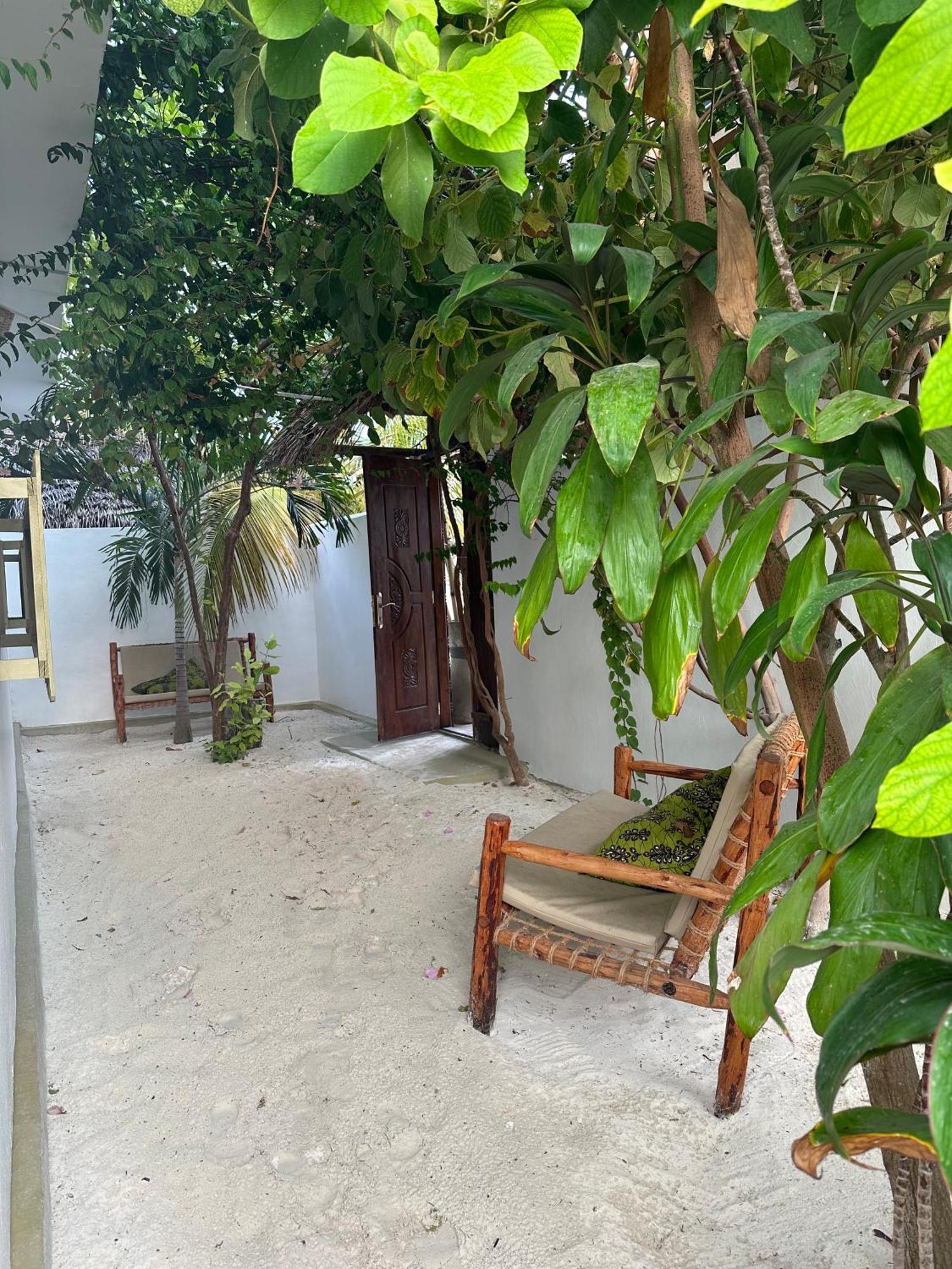 Mlango Paje House II Bed & Breakfast ภายนอก รูปภาพ
