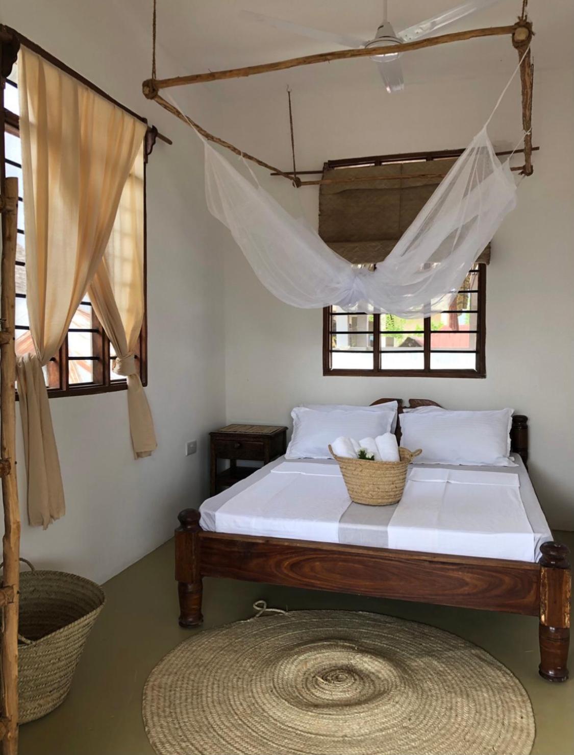 Mlango Paje House II Bed & Breakfast ภายนอก รูปภาพ