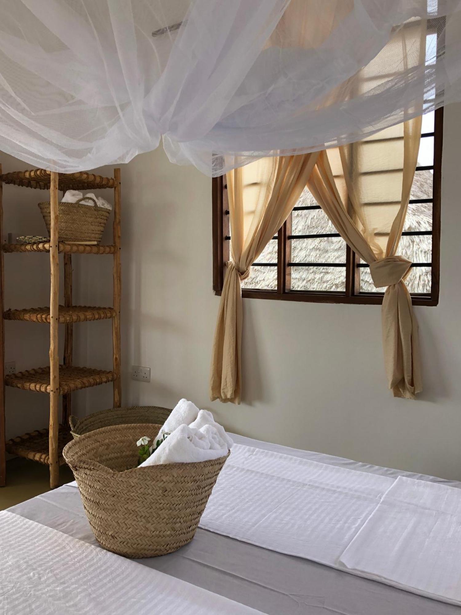 Mlango Paje House II Bed & Breakfast ภายนอก รูปภาพ