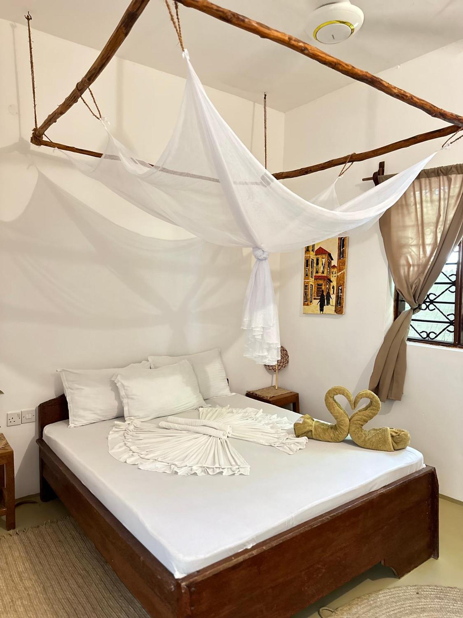 Mlango Paje House II Bed & Breakfast ภายนอก รูปภาพ