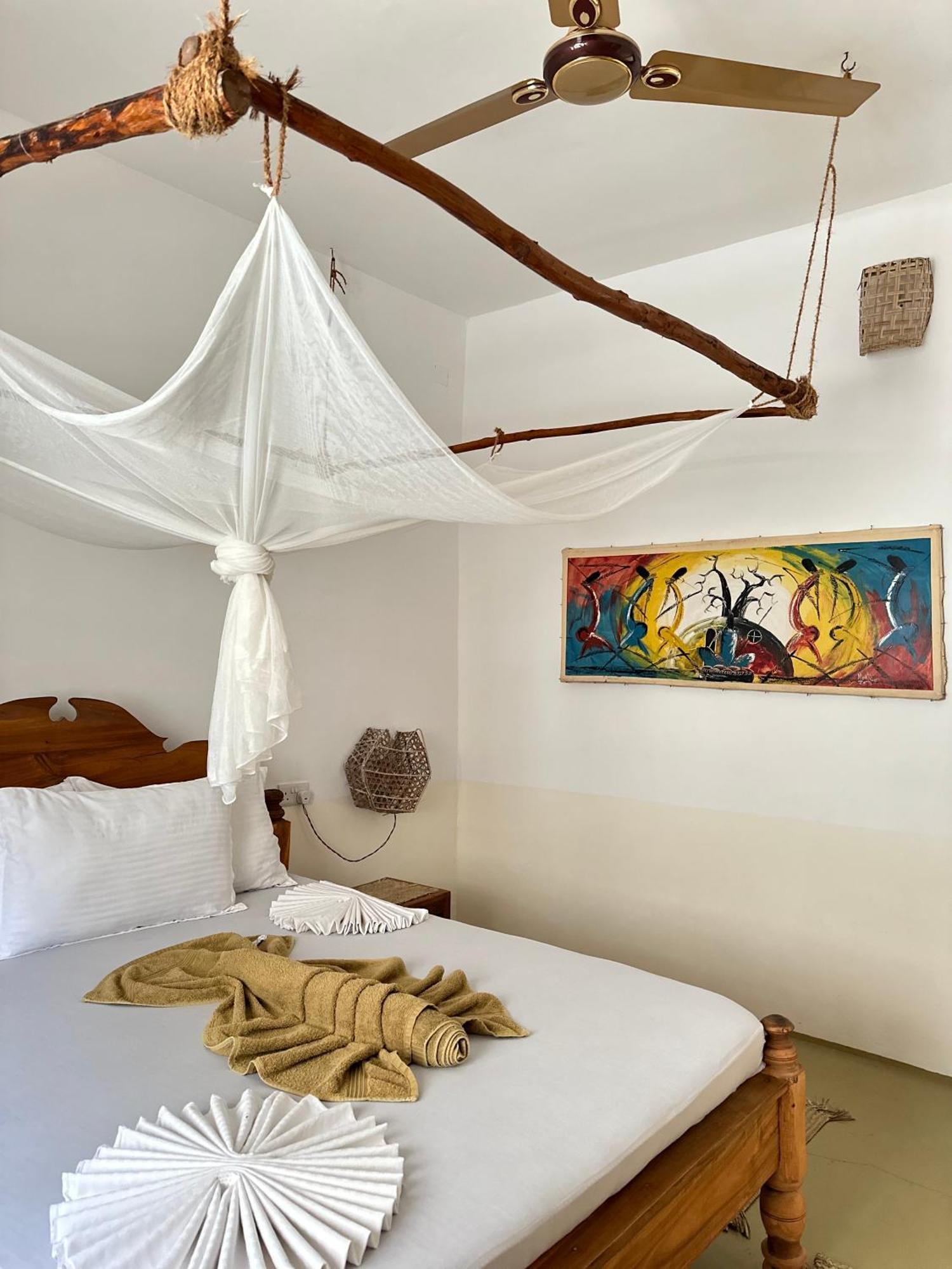 Mlango Paje House II Bed & Breakfast ภายนอก รูปภาพ