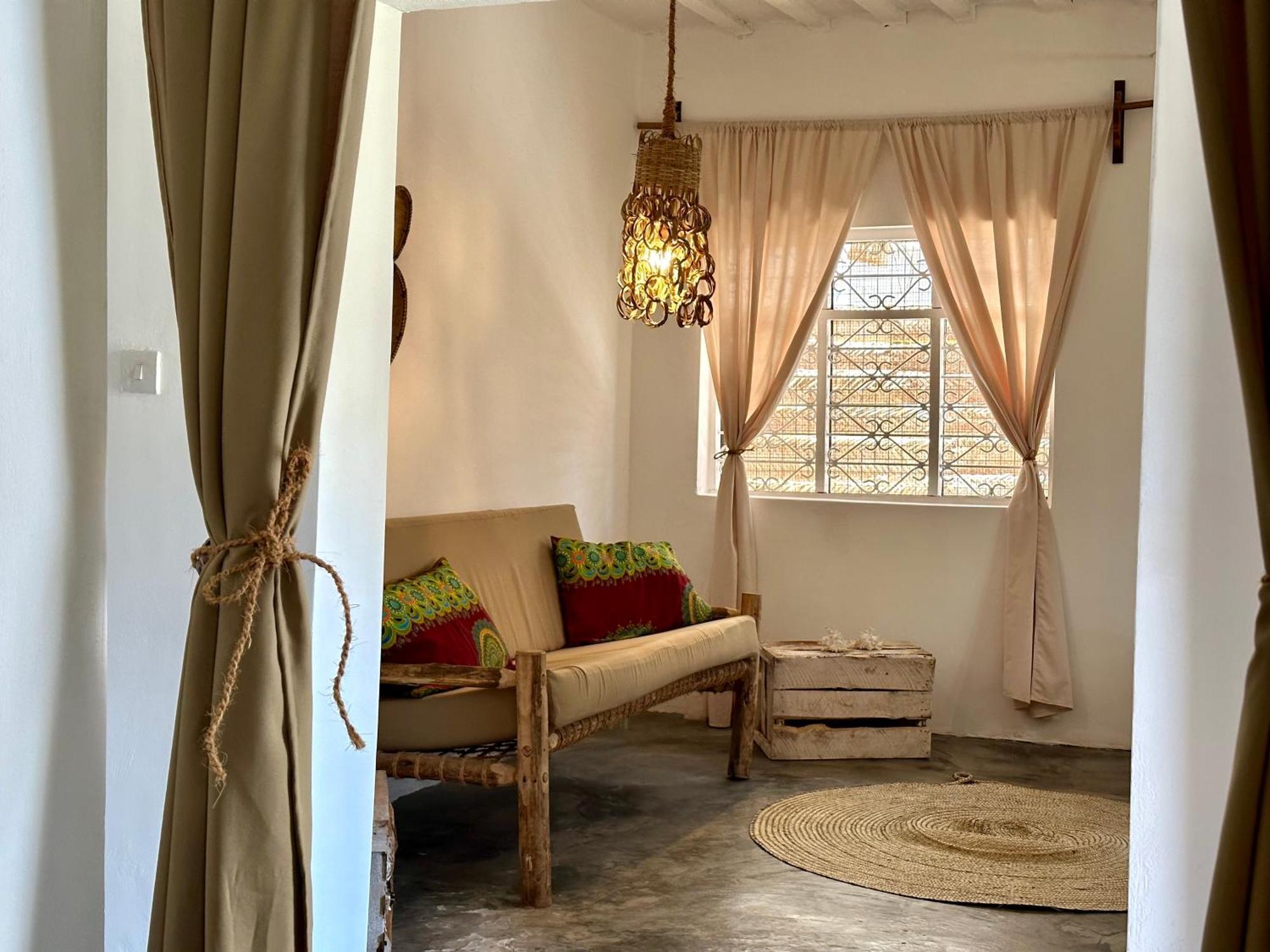 Mlango Paje House II Bed & Breakfast ภายนอก รูปภาพ