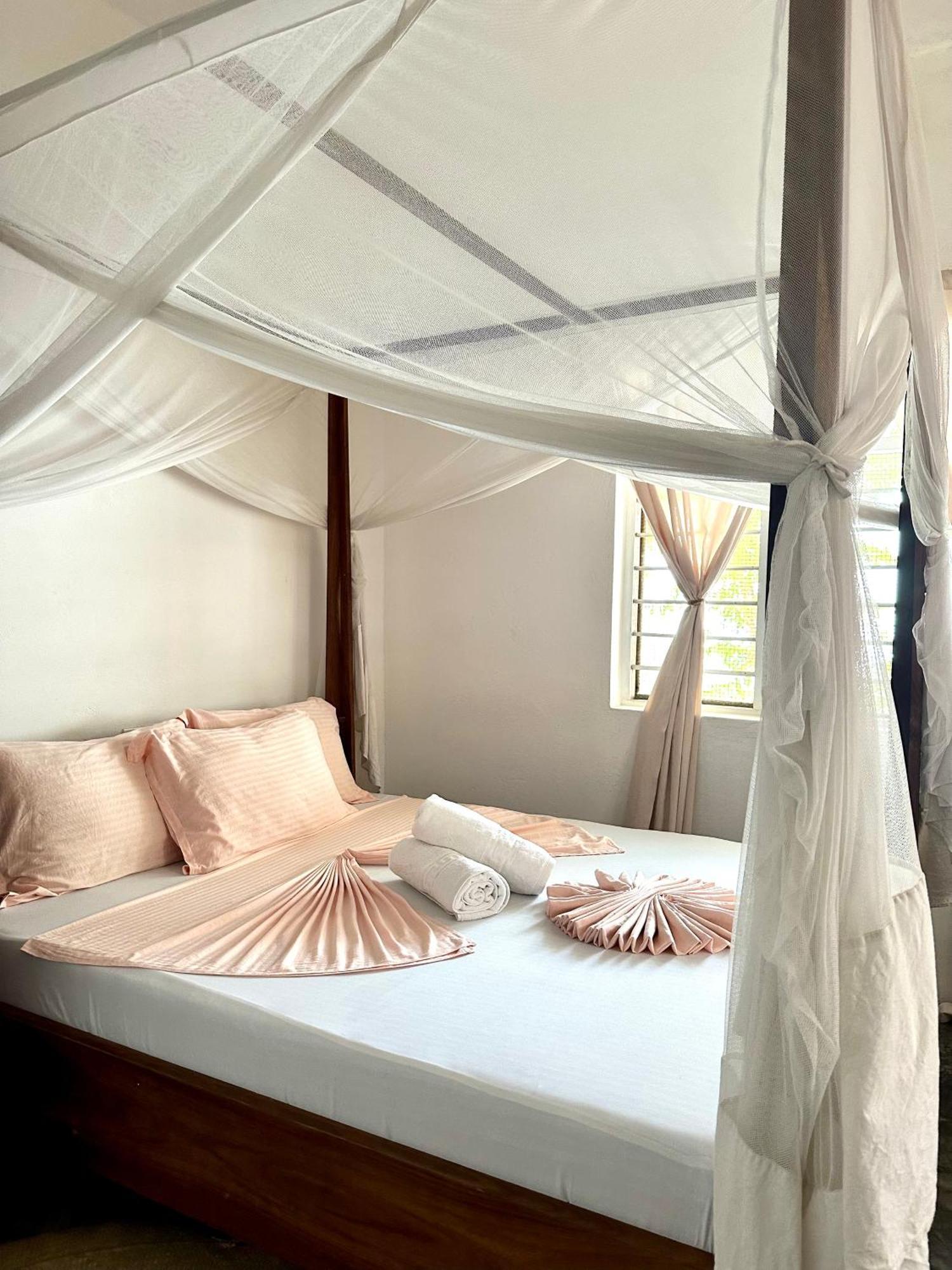 Mlango Paje House II Bed & Breakfast ภายนอก รูปภาพ