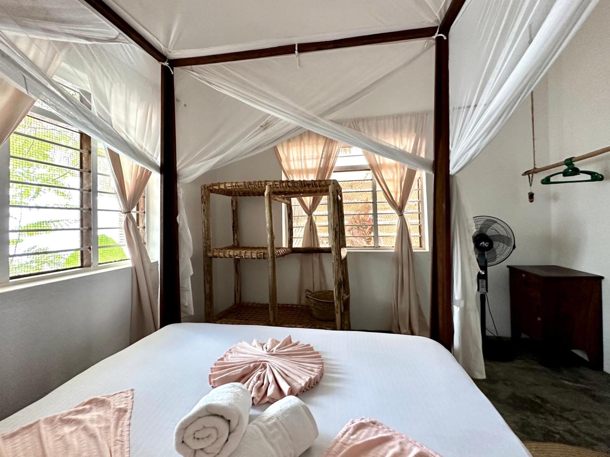 Mlango Paje House II Bed & Breakfast ภายนอก รูปภาพ