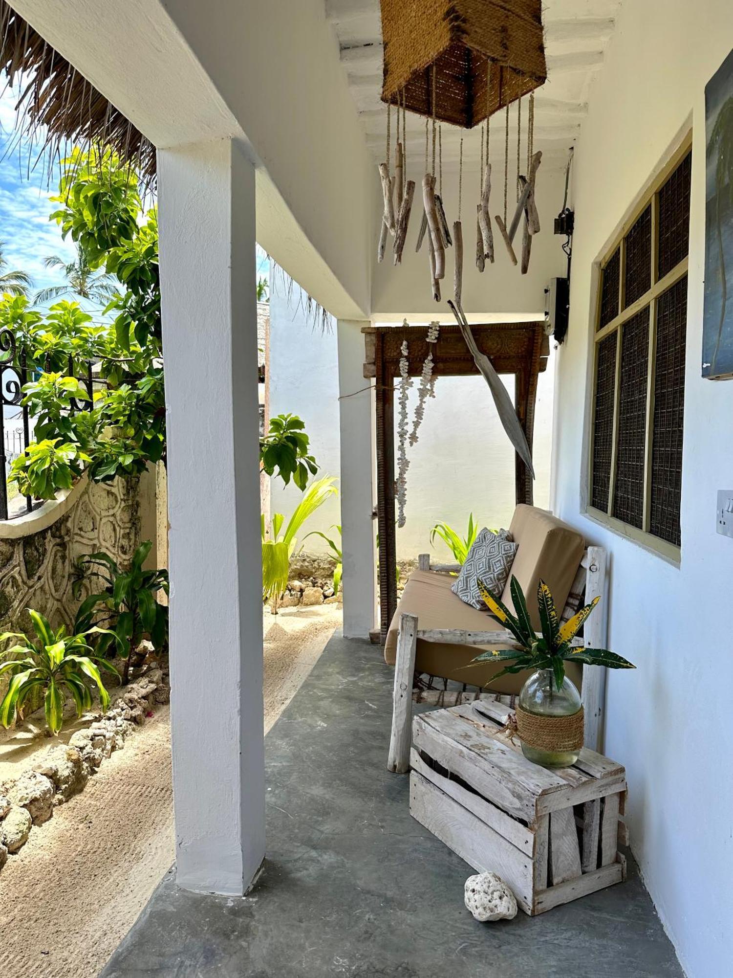 Mlango Paje House II Bed & Breakfast ภายนอก รูปภาพ