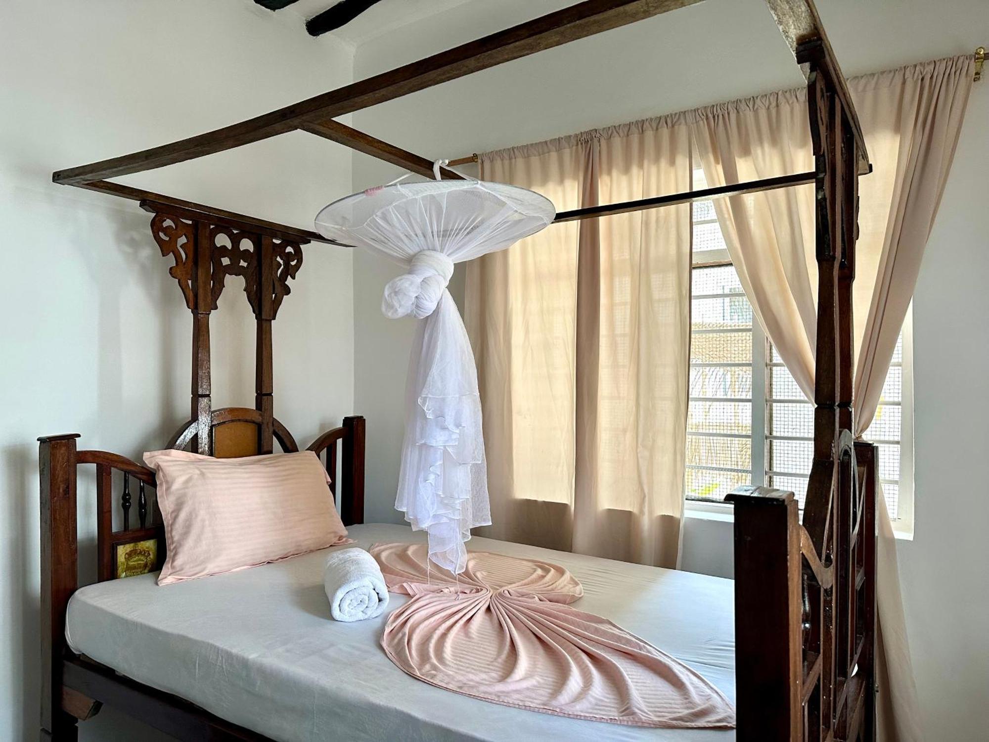 Mlango Paje House II Bed & Breakfast ภายนอก รูปภาพ